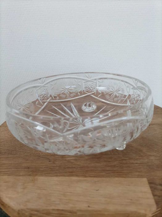 Elegancka kryształowa patera na nóżkach – ręcznie szlifowana