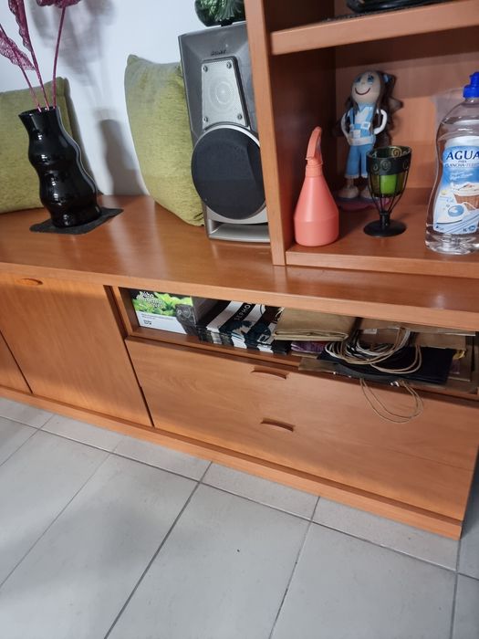 Móvel sala de cerejeira com cristaleira