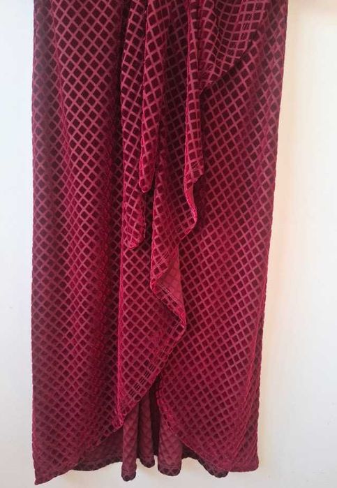 Vestido midi Zara em veludo bordeaux tamanho S/M como novo