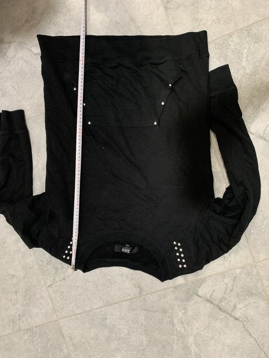 Чорний світшот з довгими рукавами