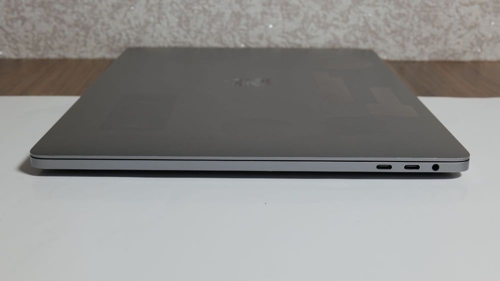  MacBook Pro 15” A1707 (2017) • i7 • 16GB • 500GB SSD #70