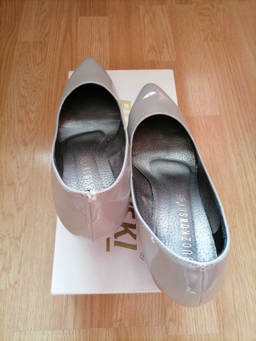 Czółenka lakierowane "Buczkowski" roz 40 - 26,5 cm.