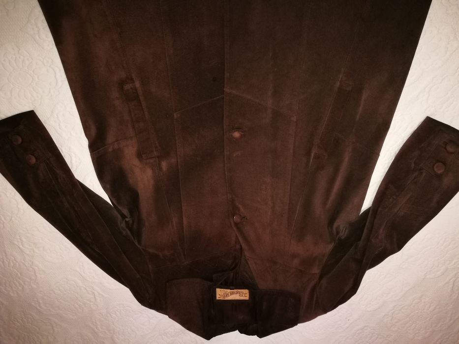 Casaco de couro e seda