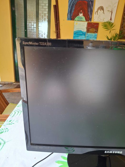 Televisão Samsung c/ comando como nova