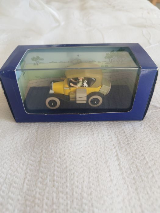 Carro  de colecionador inspirado na história em quadrinhos de Tintim