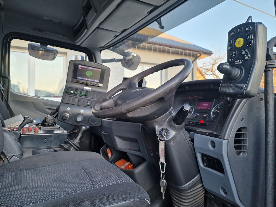 Mercedes Benz, zamiatarka 123 900 brutto