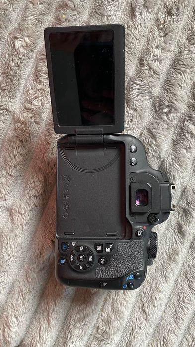 Фотоапарат Canon 800d