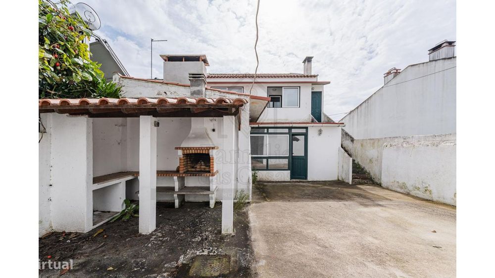 Moradia com 10 Boxes a 1 Hora de Lisboa
