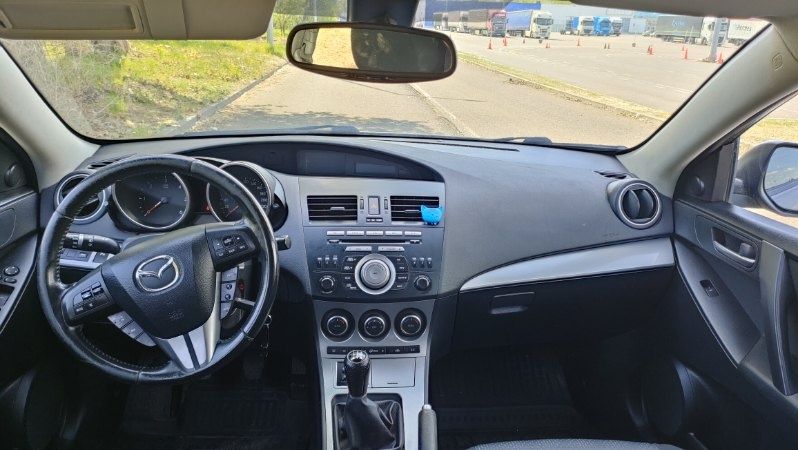 MAZDA 3 hatchback