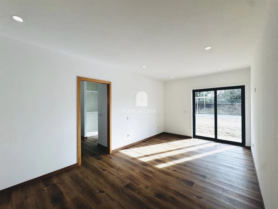 Moradia T4 térrea- Arada- Arrendamento