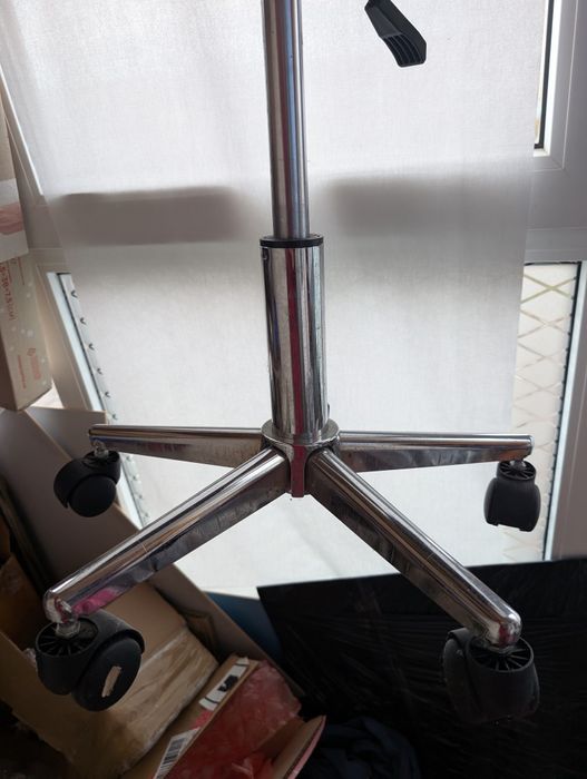 Підставка педикюрна під ногу тринога для педикюру