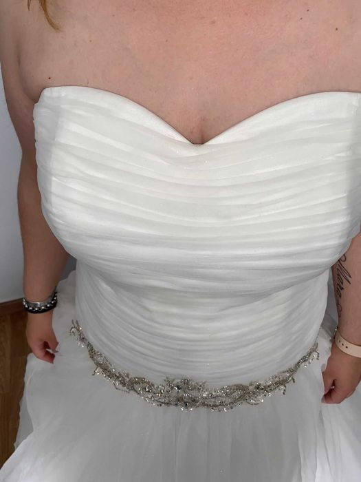 Vestido de noiva + véu + saiote completo 750€ negociável