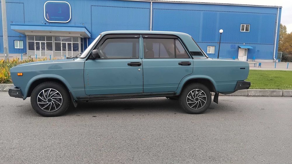 Автомобиль ВАЗ 21070
