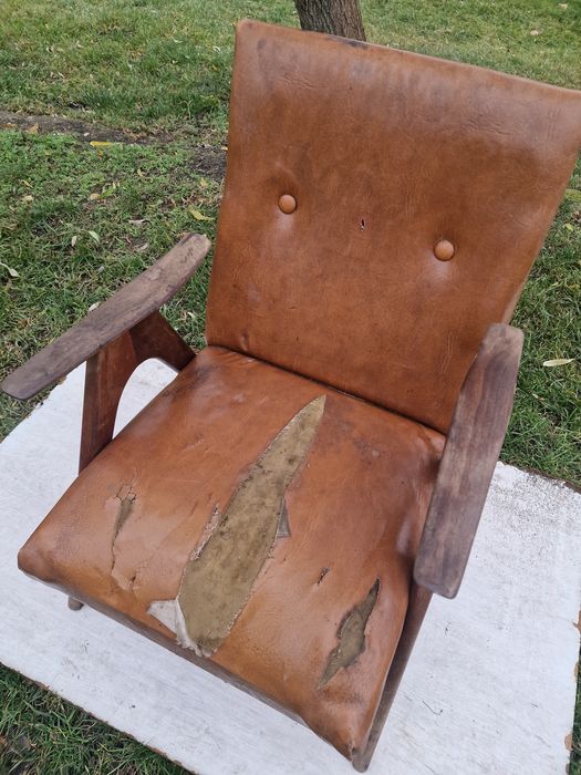 Fotel z epoki PRL podobny do Chierowskiego