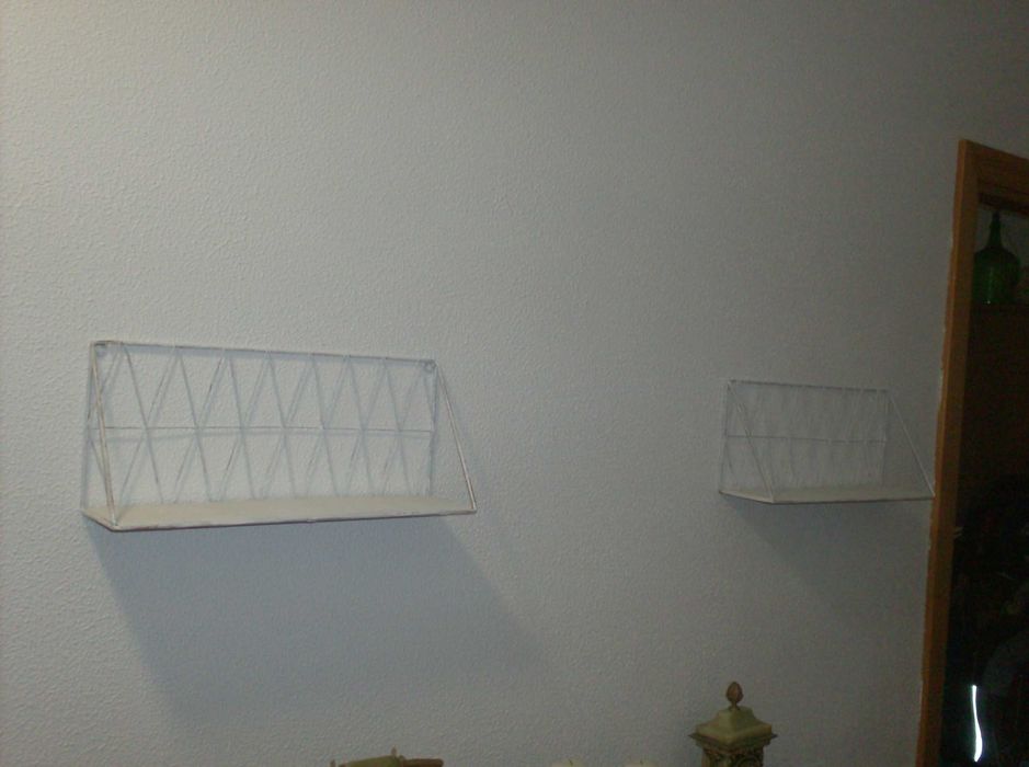 2 Prateleira brancas           .