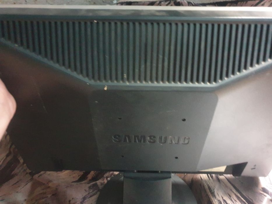 Продаю монитор для компа на запчасти розрешеніе 1440 на 900