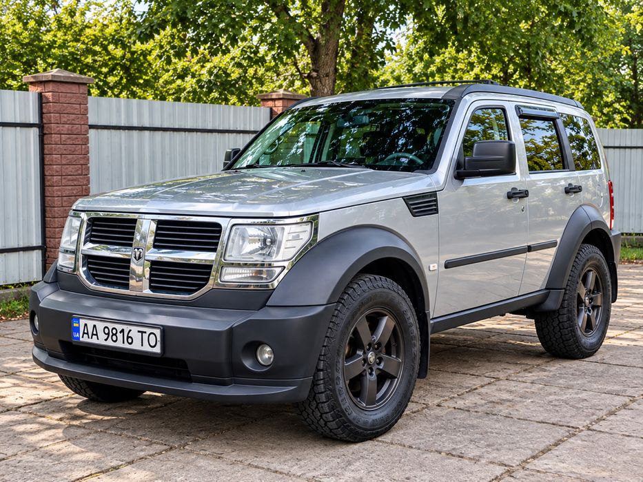Автомобіль Dodge Nitro