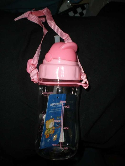 Бутилка з трубочкою