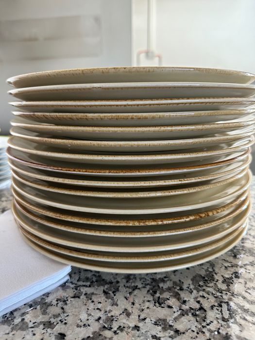 16 Pratos de Pizza Seasons by Porcelite – 30 cm