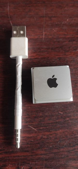 MP-3 плеер Apple iPod shuffle 4го поколения.