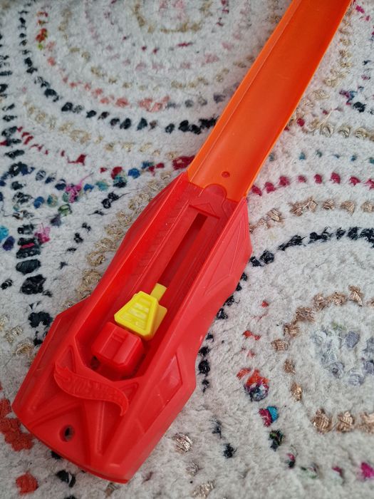 Hot Wheels , tor samochodowy zakręć i wygraj