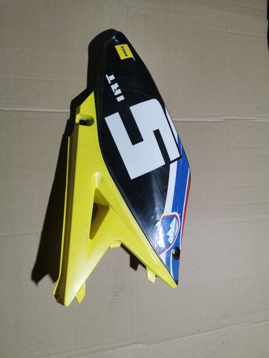 Suzuki RMZ 250 osłona owiewka bok tył lewy panel obudowa