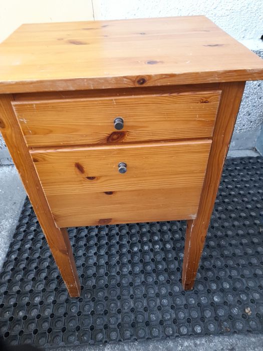 Sosnowa szafka minibarek