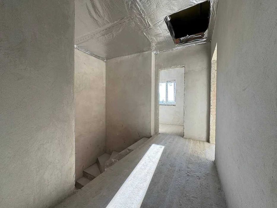 Сучасний дуплекс з великою ділянкою