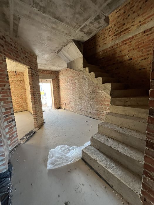 Продаж котеджа з газом та підключеними міськими комунікаціями