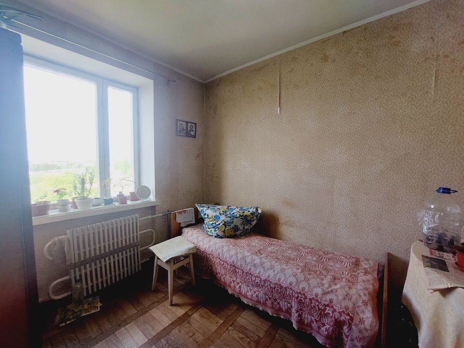 Продаж чотирьохкімнатної квартири.