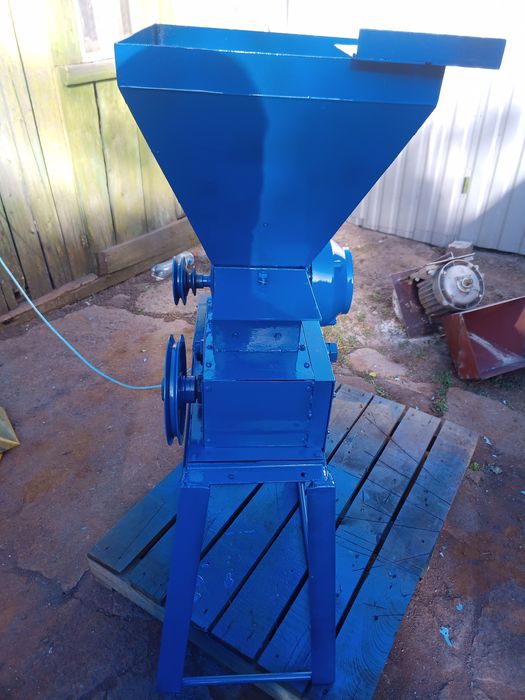 Плющилка вальцева   млин дку зернодробилка