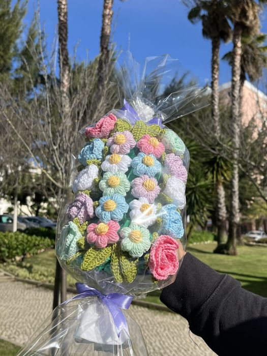 Arranjo de flores em crochet