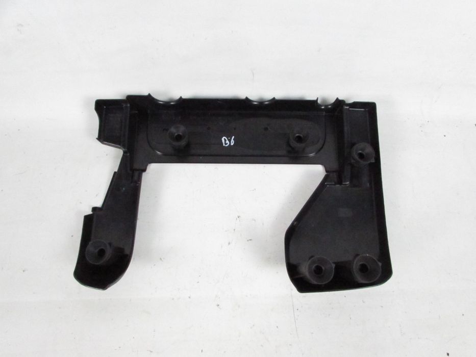 Tampa Do Motor Vw Golf V Ref: 06F103925