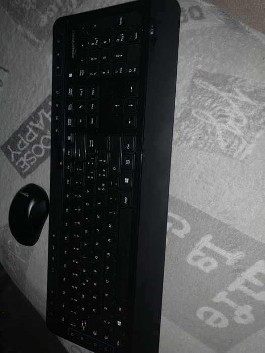 Bezprzewodowa klawiatura i myszka Amazon