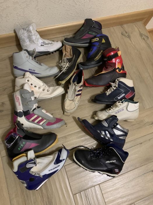 Продам лижі бігові та гірські