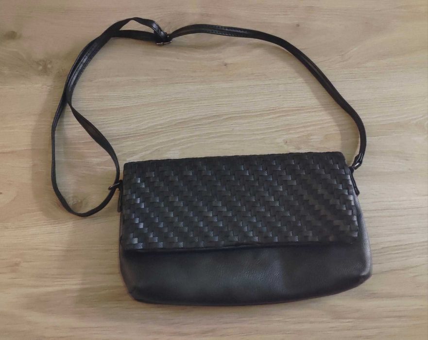 Czarna torebka kopertówka, stan idealny