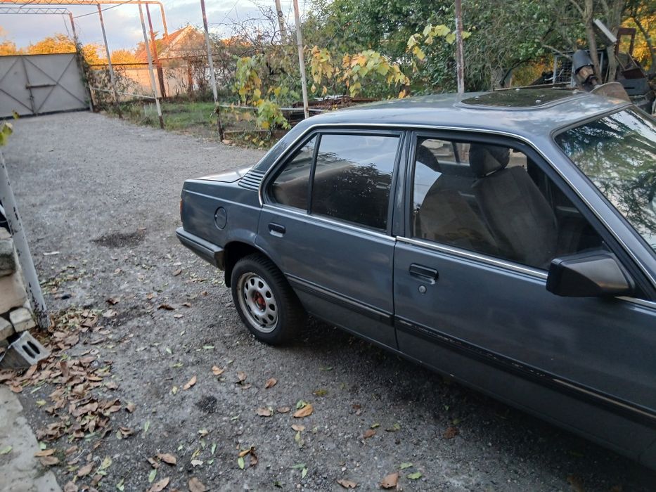 Опель   аскона       .