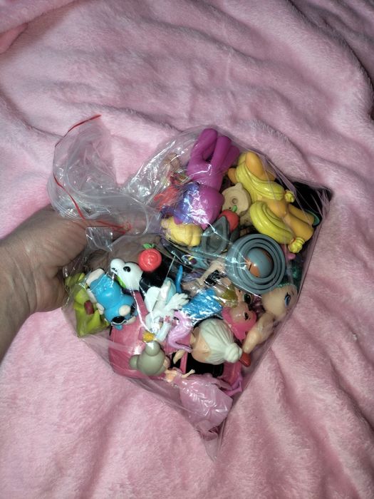 Різні маленькі іграшки