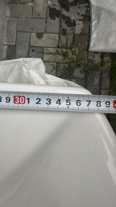 Умивальник з тумбою.