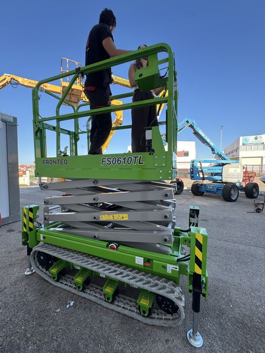 Plataforma Elevatória “Tesoura” elétrica c\ Lagartas e Macacos (8mt)FRONTEQ FS0610TL