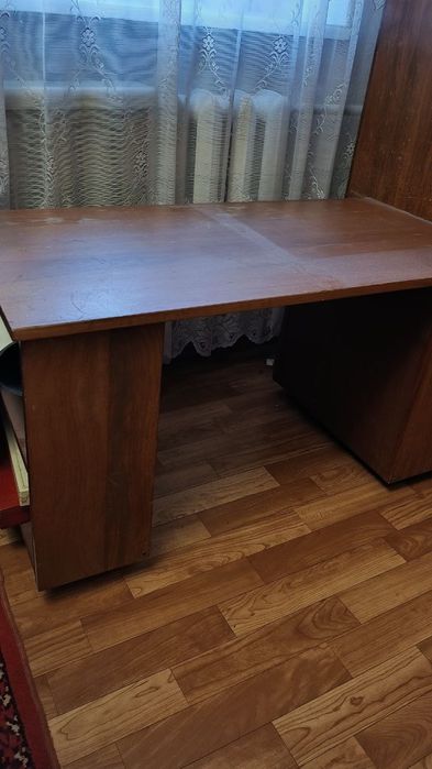 Столик журнальний у вітальню