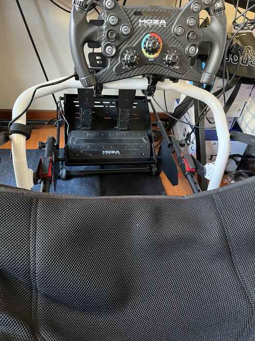 Playseat F1 Edition + Moza R5 Bundle com volante KS