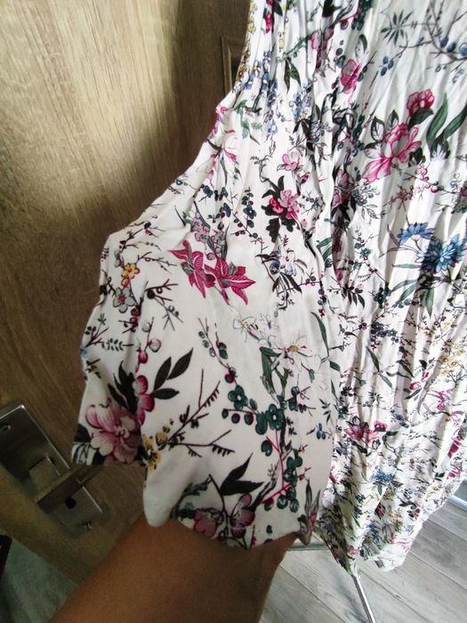 Sukienka firmy H&M w rozm 44/46 zapraszam