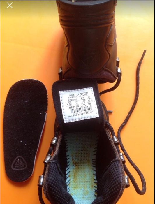 Продам детские ботиночки кроссовки Nike asg