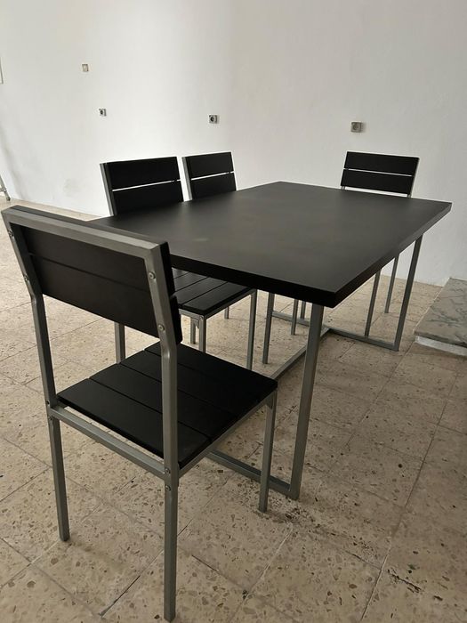 Mesa e 4 cadeiras