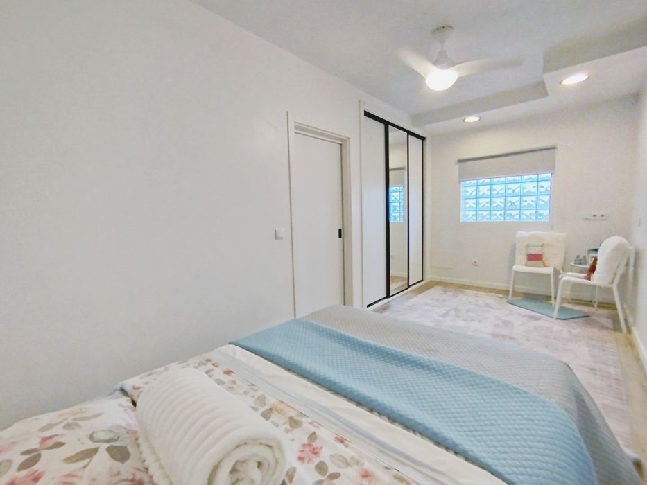 Moradia T2 Renovada com Sótão e Excelente Luz Natural | Pronta a Habitar | Formoselha
