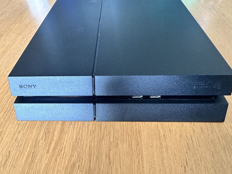Konsola PlayStation 4