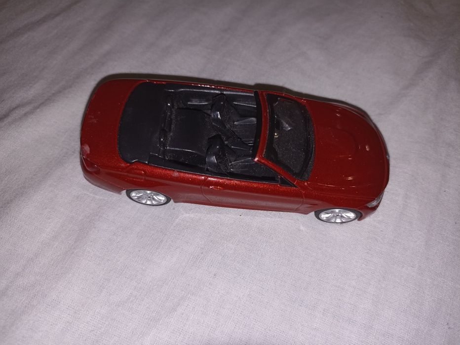 Model BMW M4 cabrio 1:43 z kolekcji Shell