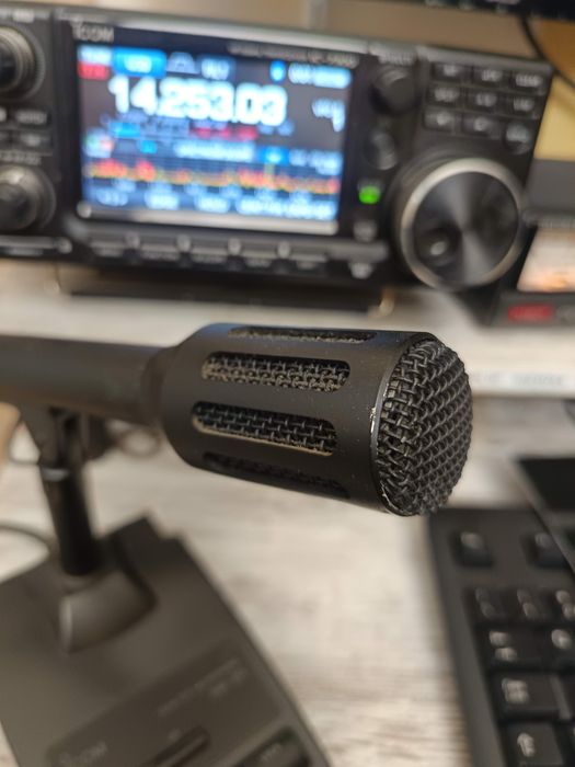 ICOM IC-7000 - Radioamador