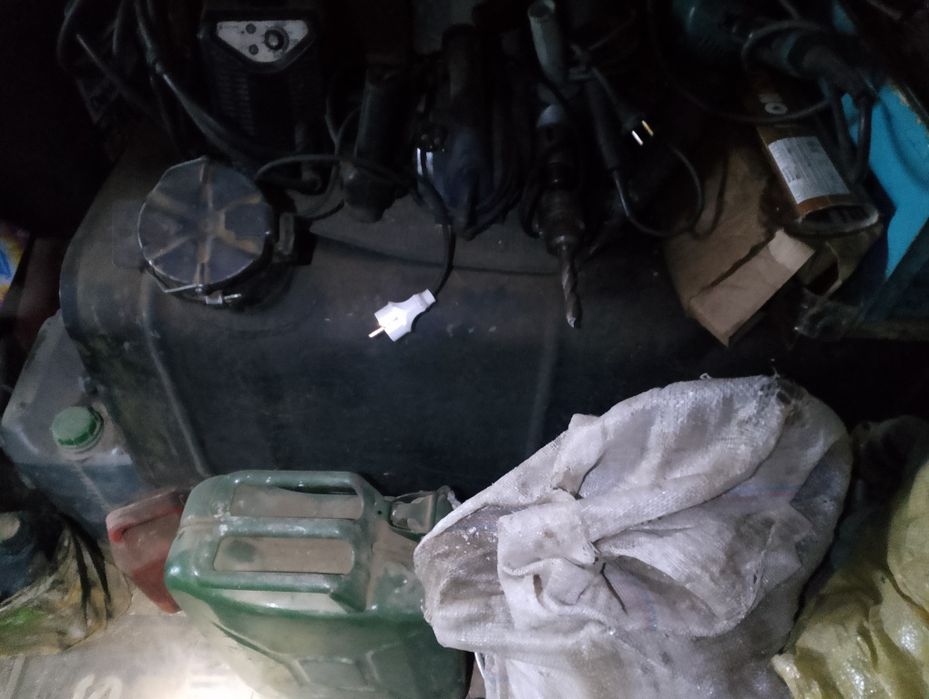 Продам два баки 1 камазовський 300літрів 2 Урал 300літрів